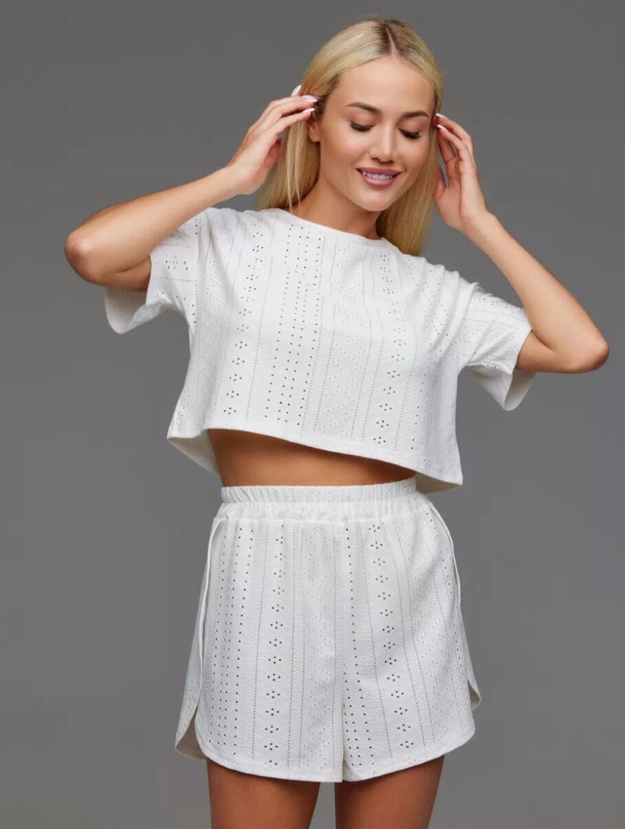 pyjama short blanc pour femme modèle eugénie élégant et confortable en tissu léger et respirant ideal pour l'été