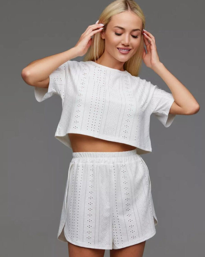 pyjama short blanc pour femme modèle eugénie élégant et confortable en tissu léger et respirant ideal pour l'été