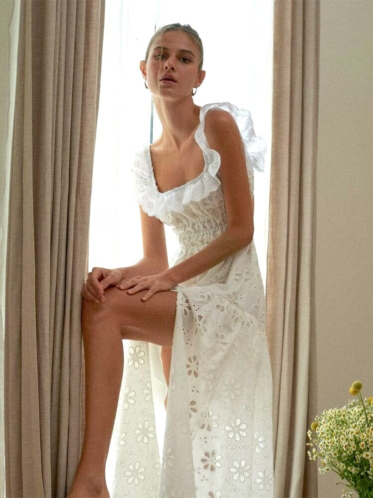 robe blanche brodée isabelle au design floral, idéale pour un look chic et romantique, parfaite pour l’été