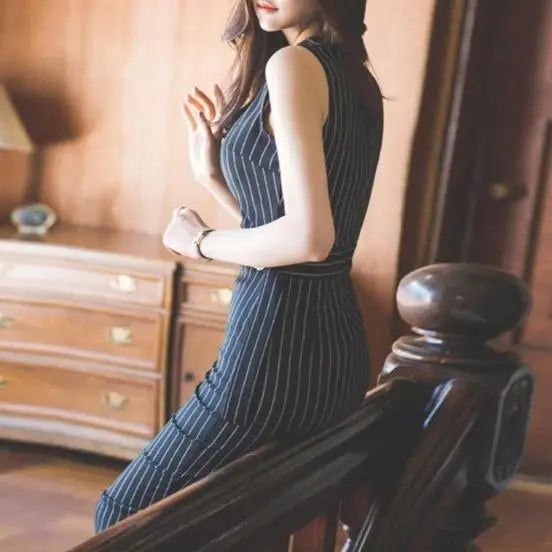 robe fourreau mi longue hannah en tissu rayé noir et blanc, chic et élégante, parfaite pour une soirée ou un événement formel
