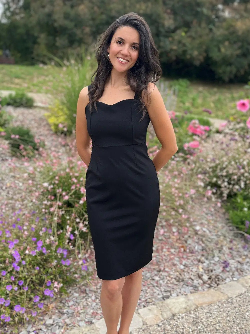 robe crayon noire mi-longue élégante pour soirée 