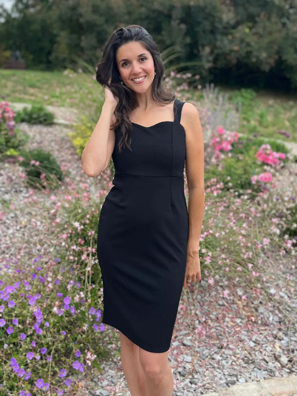 robe crayon noire mi-longue élégante pour soirée 