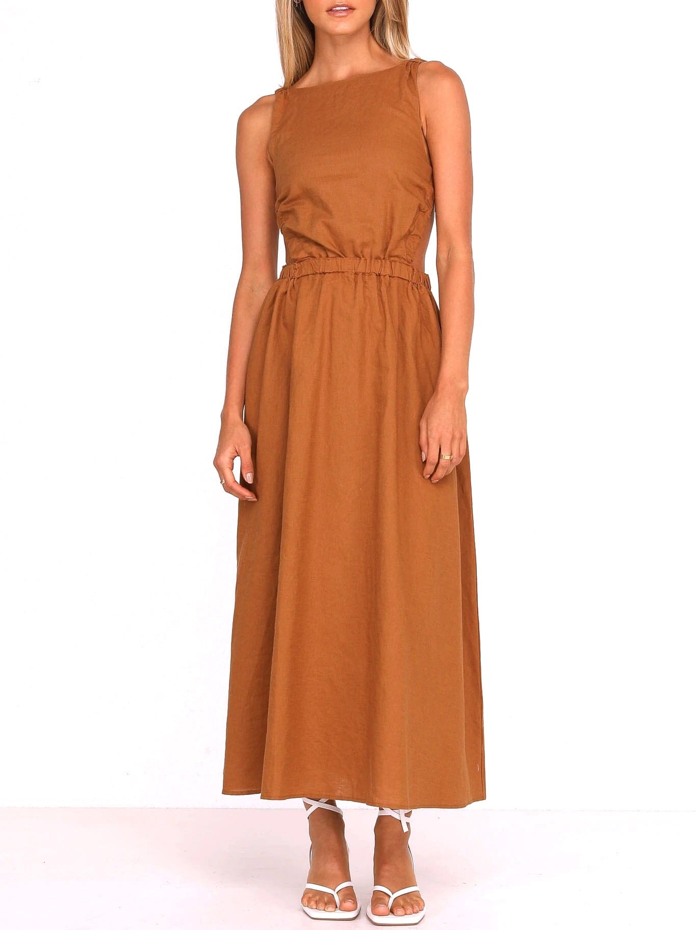 robe longue dos nu bohème évasée couleur marron pour femme, modèle elena, parfait pour une soirée d'été élégante