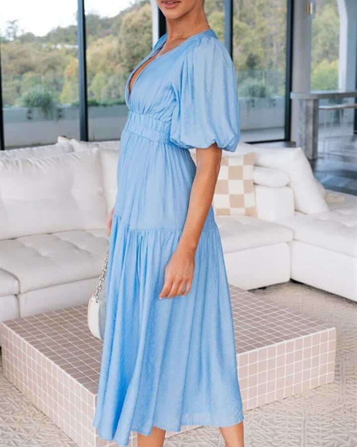 robe décolleté plongeant annie en satin bleu clair avec manches bouffantes et longueur midi, parfaite pour l'été