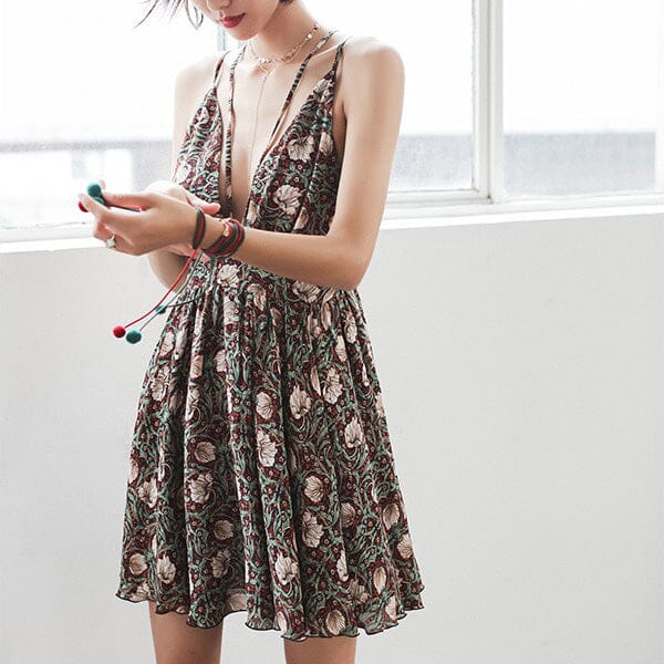 robe bohème fleurie nymphea parfaite pour l'été, coupe courte et décontractée, motifs floraux élégants et tendance