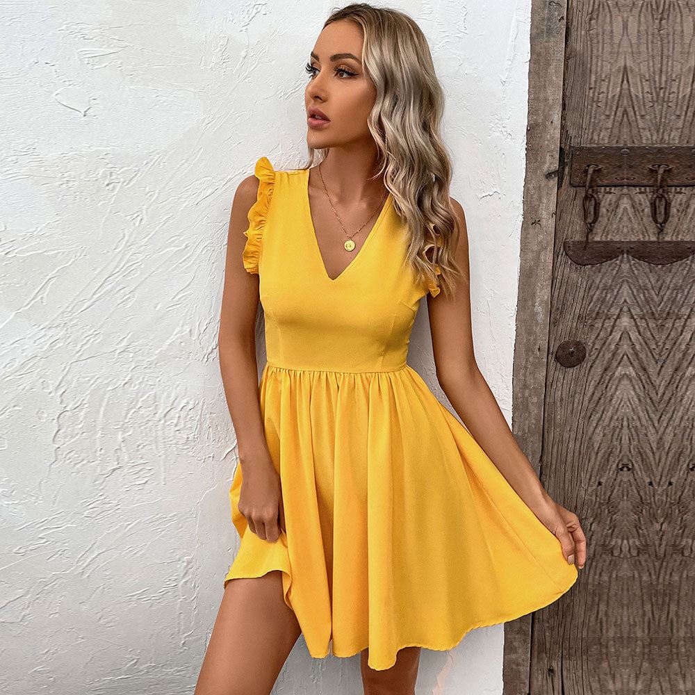 jolie robe jaune femme avec noeud au dos, modèle Coralina, parfaite pour l'été, élégante et stylée pour toutes occasions