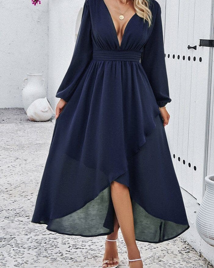 robe longue à manches longues gaia en mousseline avec décolleté plongeant et jupe asymétrique bleu marine