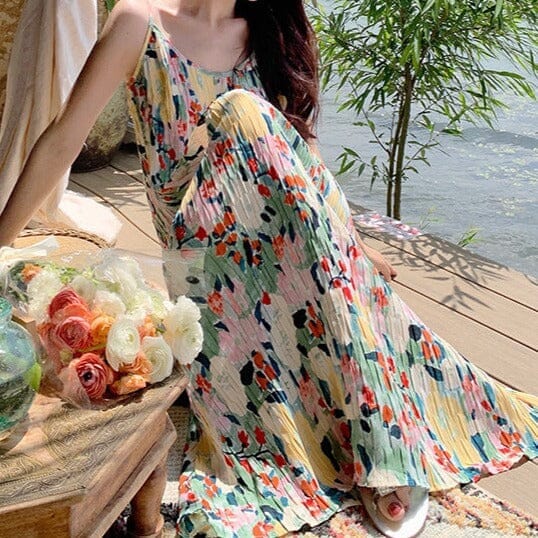 robe longue plissée lya à motifs fleuris avec des couleurs vives, idéale pour un look estival décontracté au bord de l'eau