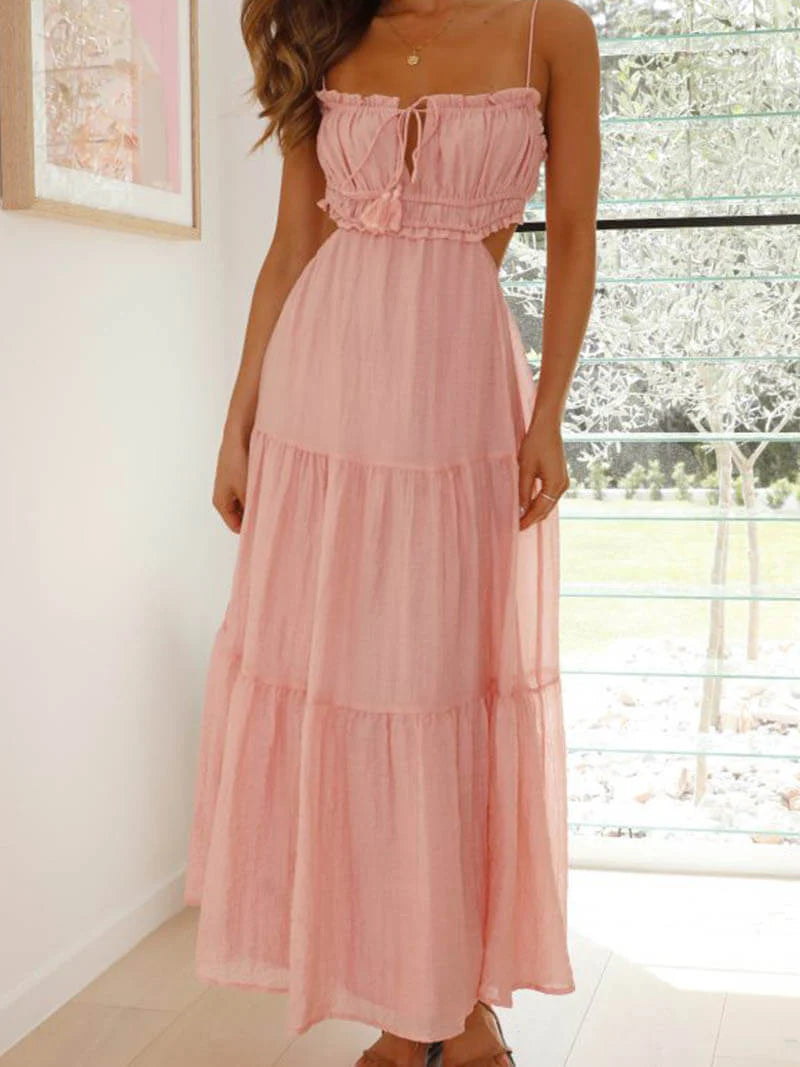 robe longue rose en tissu léger avec bretelles fines et côtés ouverts, parfait pour un look estival élégant