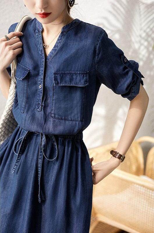 robe mi-longue fluide habillée florence en jean bleu avec manches courtes, idéale pour un look élégant et décontracté