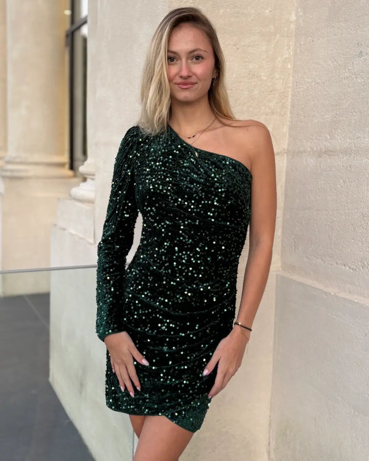 Robe courte asymétrique pailletée élégante pour soirée, modèle Dorothée, adaptée aux événements festifs et glamour.