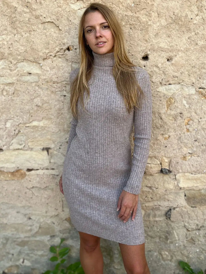 robe pull col roulé en cachemire pour femme, modèle aby, style élégant et confortable, idéal pour l'automne et l'hiver