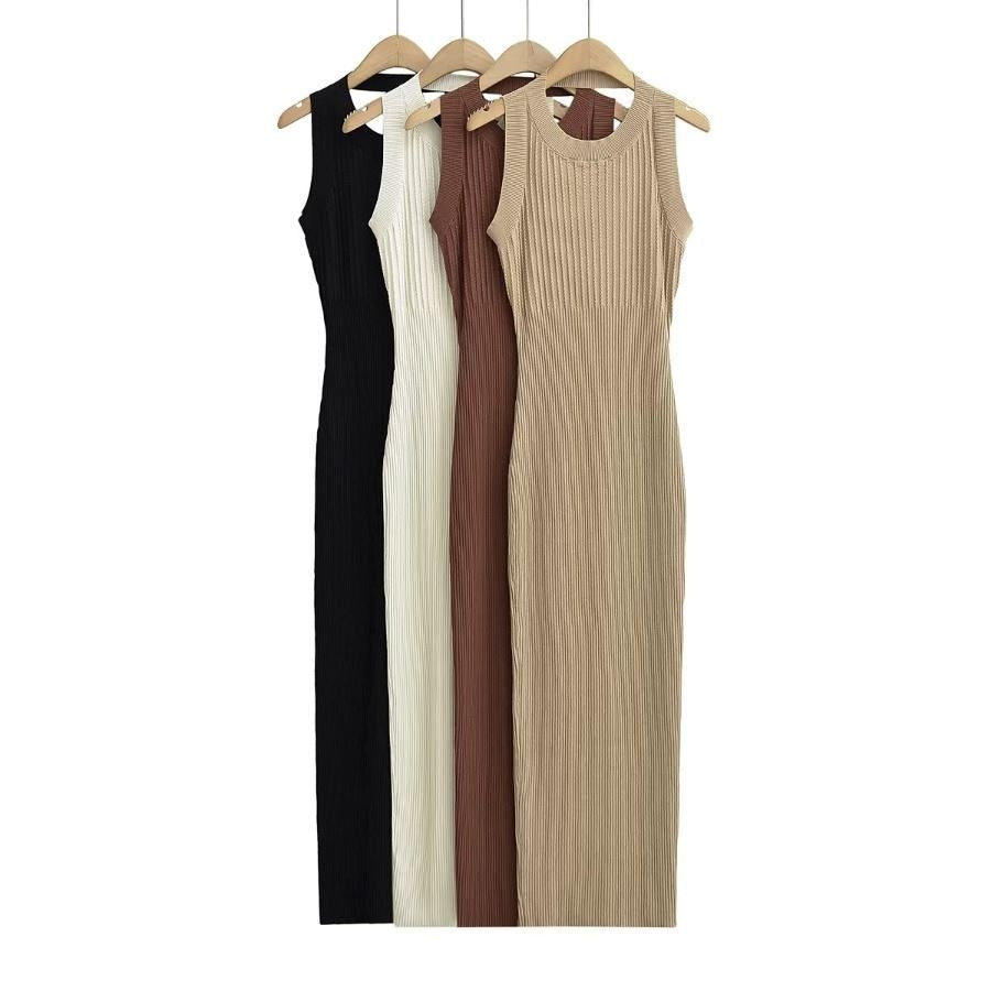 robes pull dos nu pour femmes alignées sur des cintres en noir, beige, brun et blanc, modèle christy