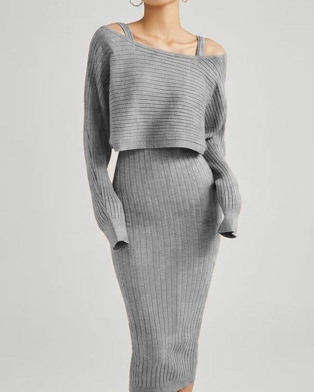 Ensemble robe pull en tricot gris pour femme avec épaules dénudées, style chic et confort pour l'hiver.