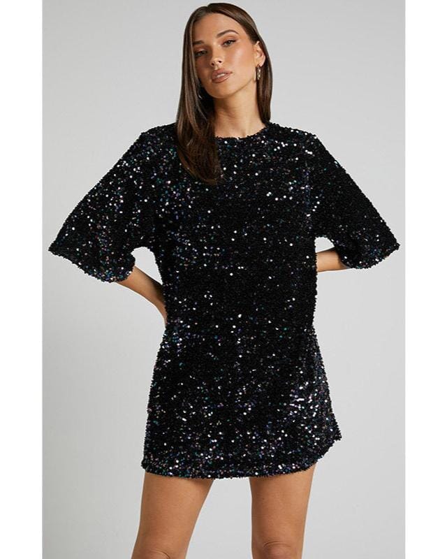 Robe noire à sequins brillante, modèle Ezia, élégante et moderne, idéale pour soirées et occasions spéciales.