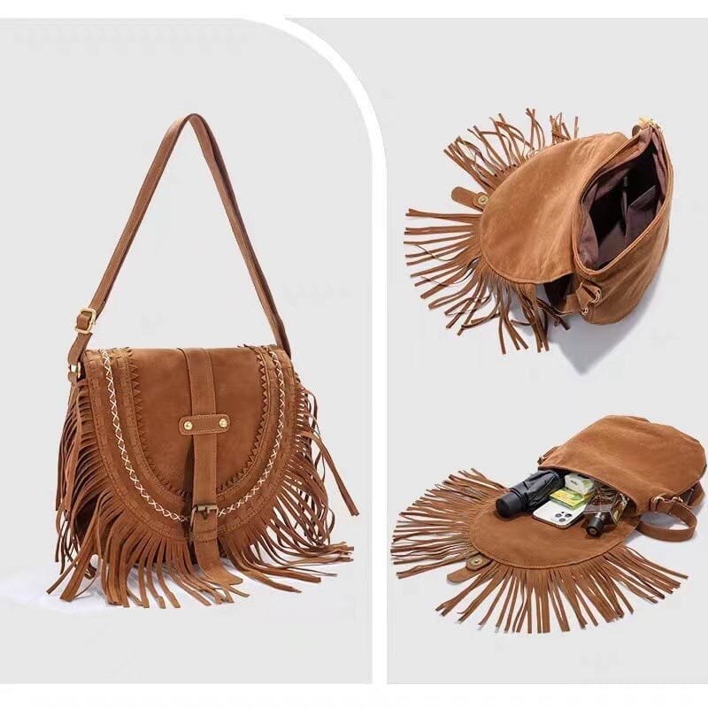 Sac en daim à franges marron avec bandoulière réglable, montrant des détails de couture et un intérieur spacieux pour les essentiels.