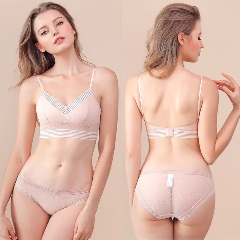 soutien-gorge dos-nu sans armature sarah en dentelle rose pâle avec bonnets légers et bretelles ajustables, vue de face et de dos