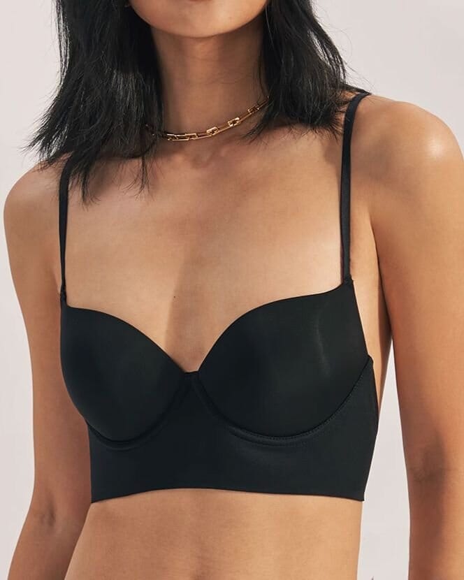 Soutien-gorge dos nu multipositions Olympe en noir avec fonction push-up pour un confort et style polyvalent.