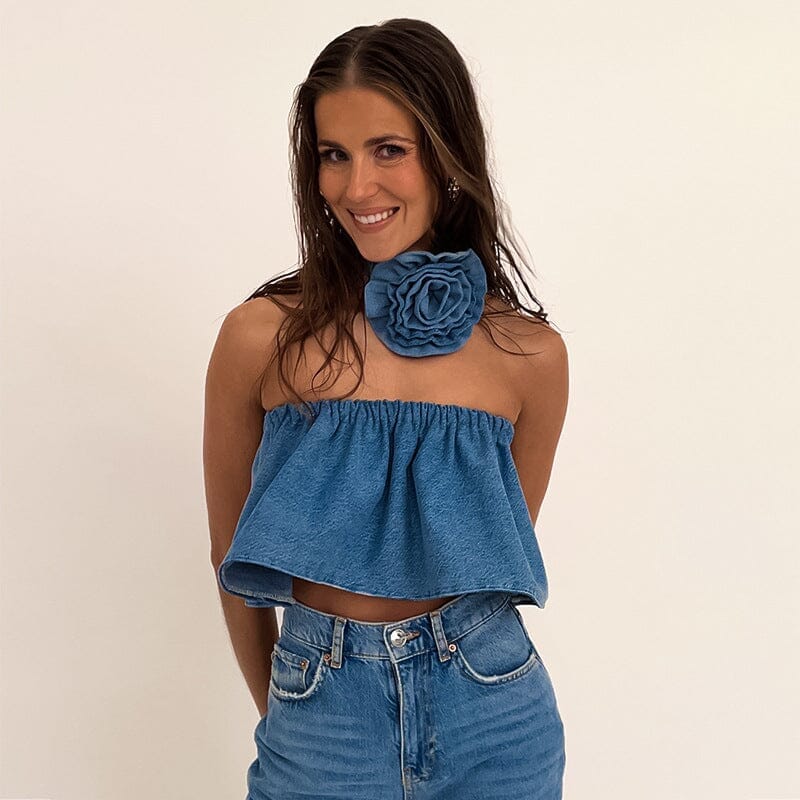 Haut bustier en jean rose femme, design chic pour un look estival tendance, confortable et élégant avec détails sophistiqués.