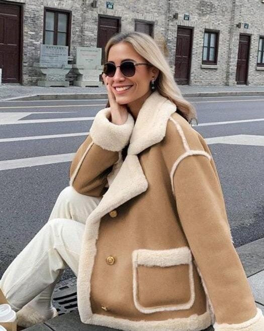 veste fourrée pour femme en daim avec col en fausse fourrure et poches, parfaite pour un style hivernal chic et moderne