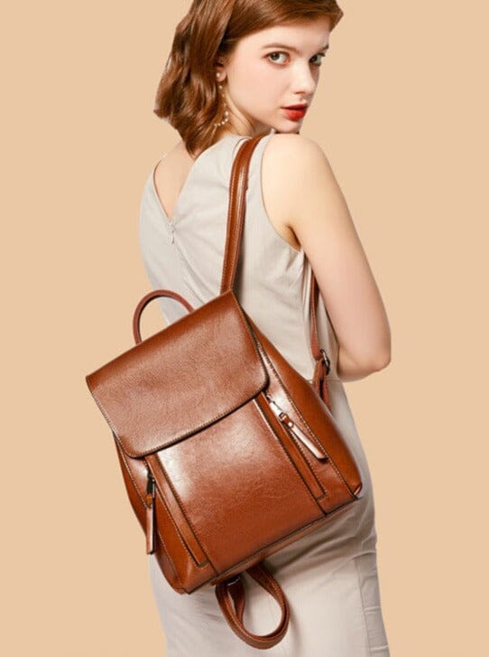 sac à dos en cuir marron pour femme élégant et tendance pour un usage quotidien ou professionnel, mode et fonctionnel