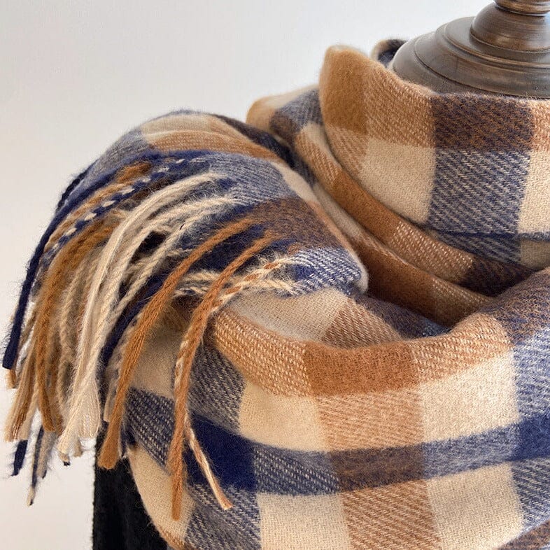 echarpe à carreaux pour femme en laine et cachemire aux teintes beige, bleu et marron, style automne-hiver chic