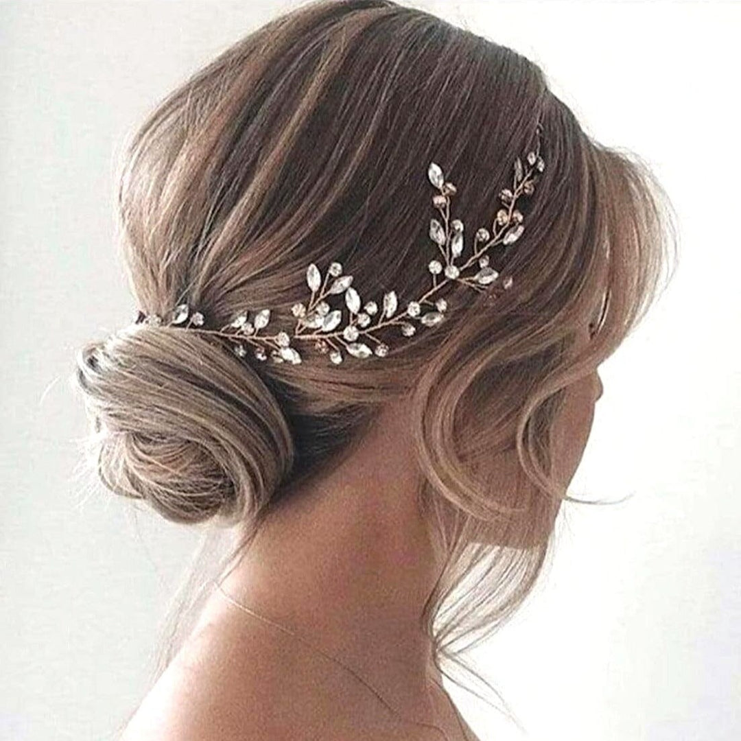 bijou de tête mariage giulia élégant ornant une coiffure de mariée avec des cristaux scintillants pour une allure raffinée