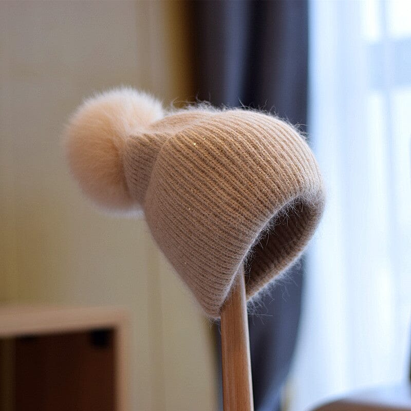 bonnet pompon beige pour femme lara en laine douce et chaude avec pompon moelleux, bonnet d'hiver élégant et confortable