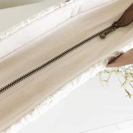 détail zip cabas plage dentelle édition limitée raffinée avec intérieur beige et finitions en dentelle blanche