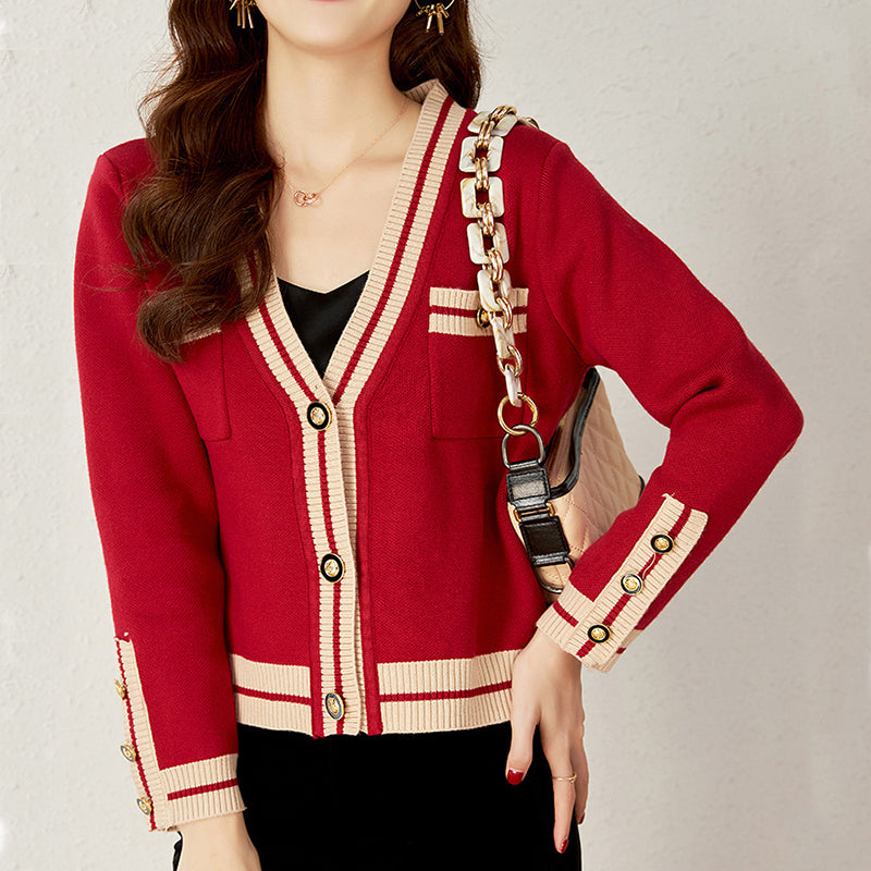 gilet preppy en laine rouge pour femme avec boutons dorés et poches, tenue élégante et tendance pour l'automne