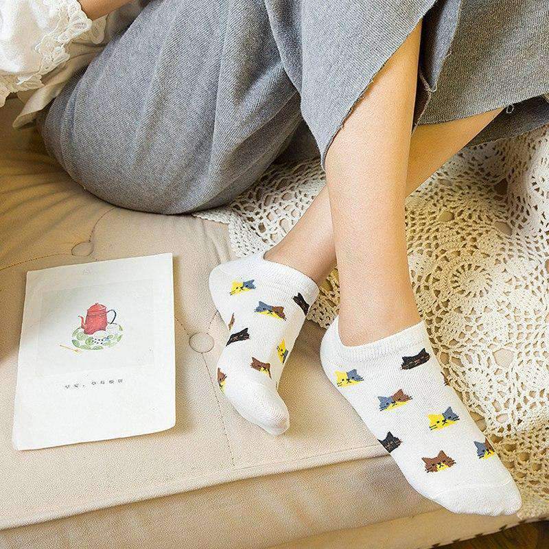 Chaussettes basses pour femme avec motif de petits chats colorés, lot de 5 paires, confortables et tendance.