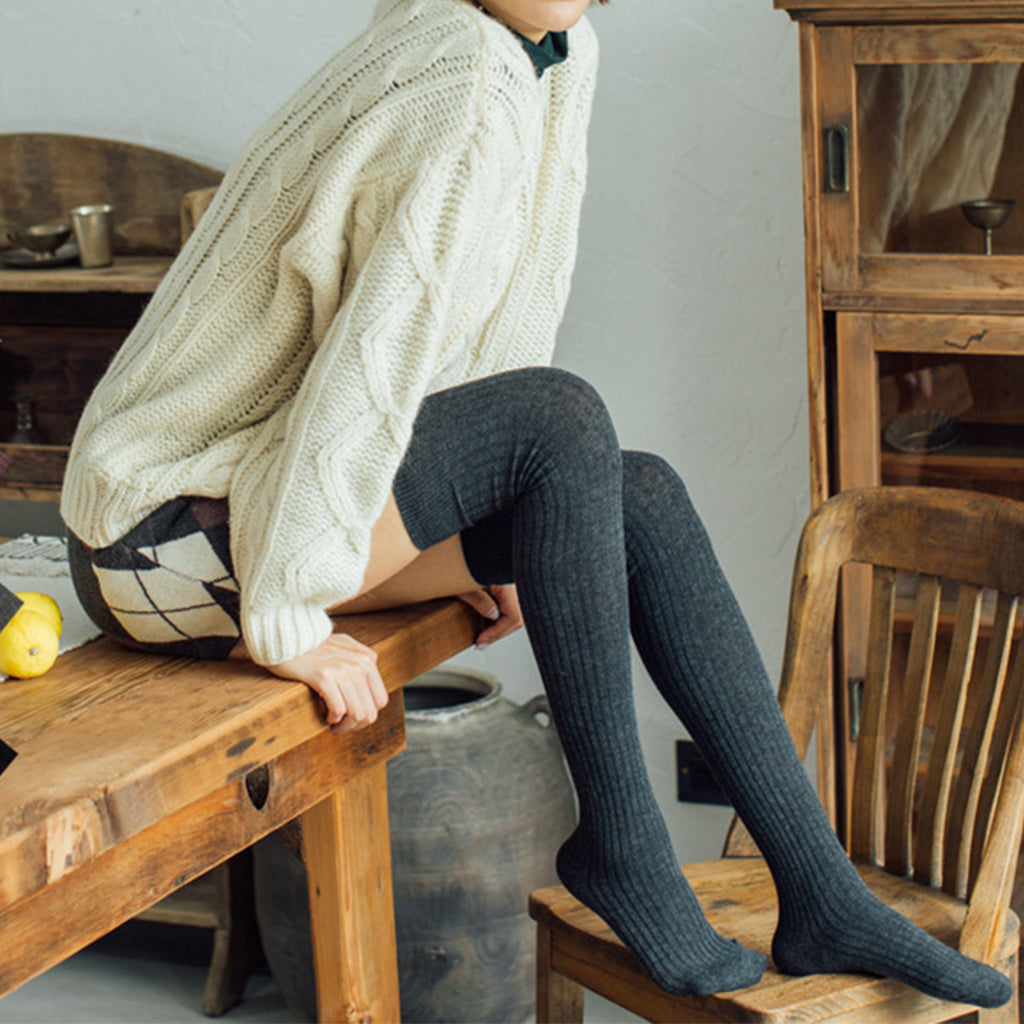 chaussettes hautes mi-cuisses femme laine coton, confortables et chaudes, parfaites pour un look cosy et élégant