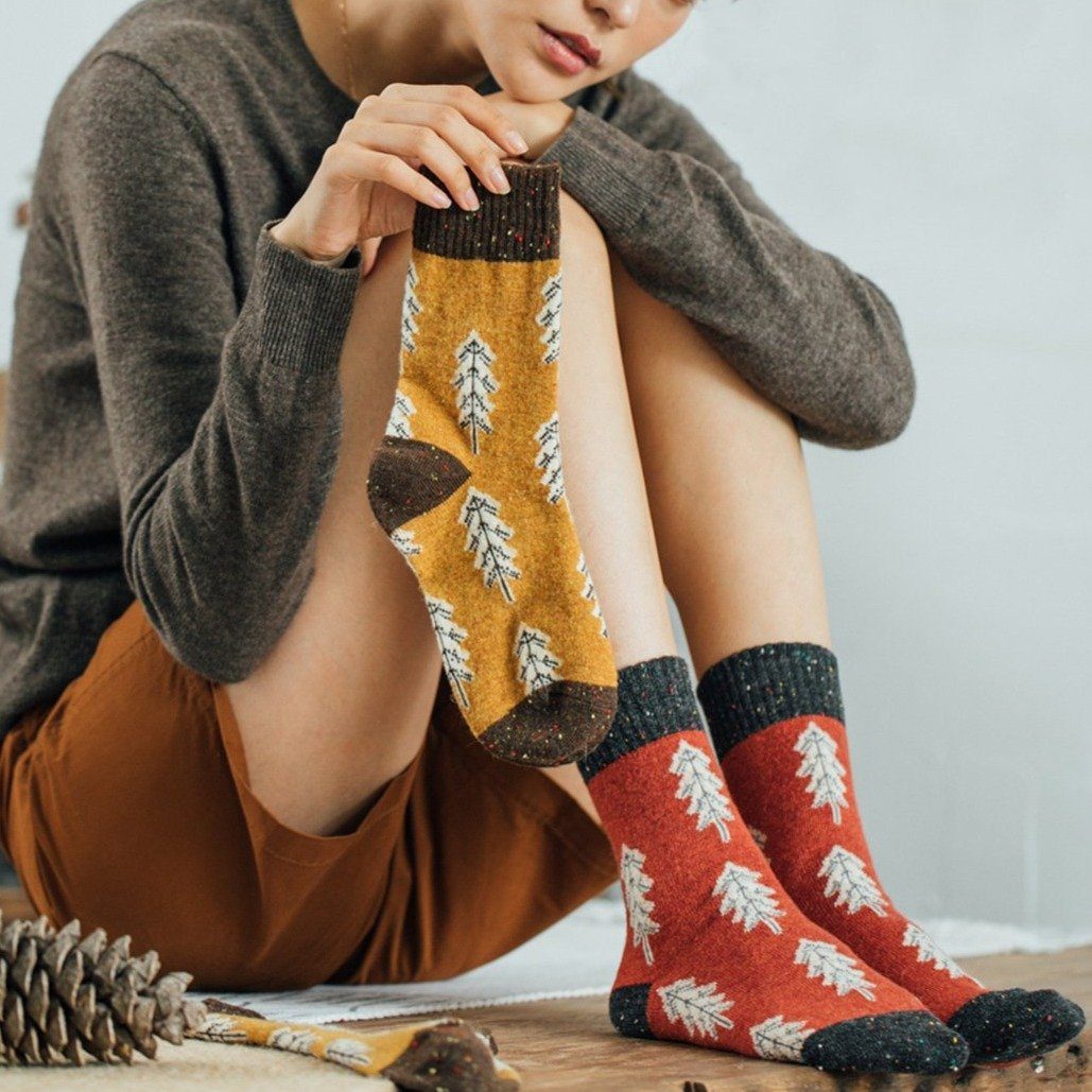 chaussettes de noël pour femme en laine chaude avec motif de sapin, idéales pour l'hiver et tenues confortables