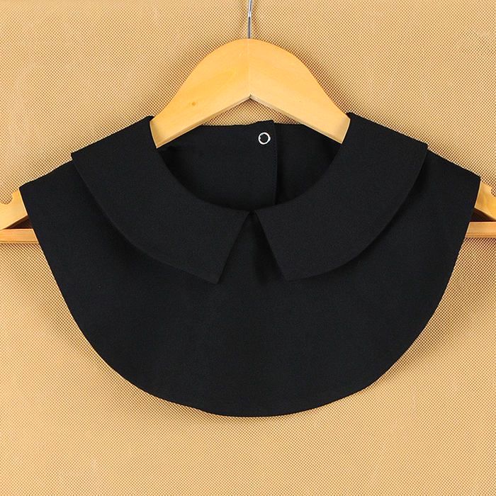 col claudine amovible noir pour femme, une élégante pièce de mode pratique et facile à attacher sur des chemises