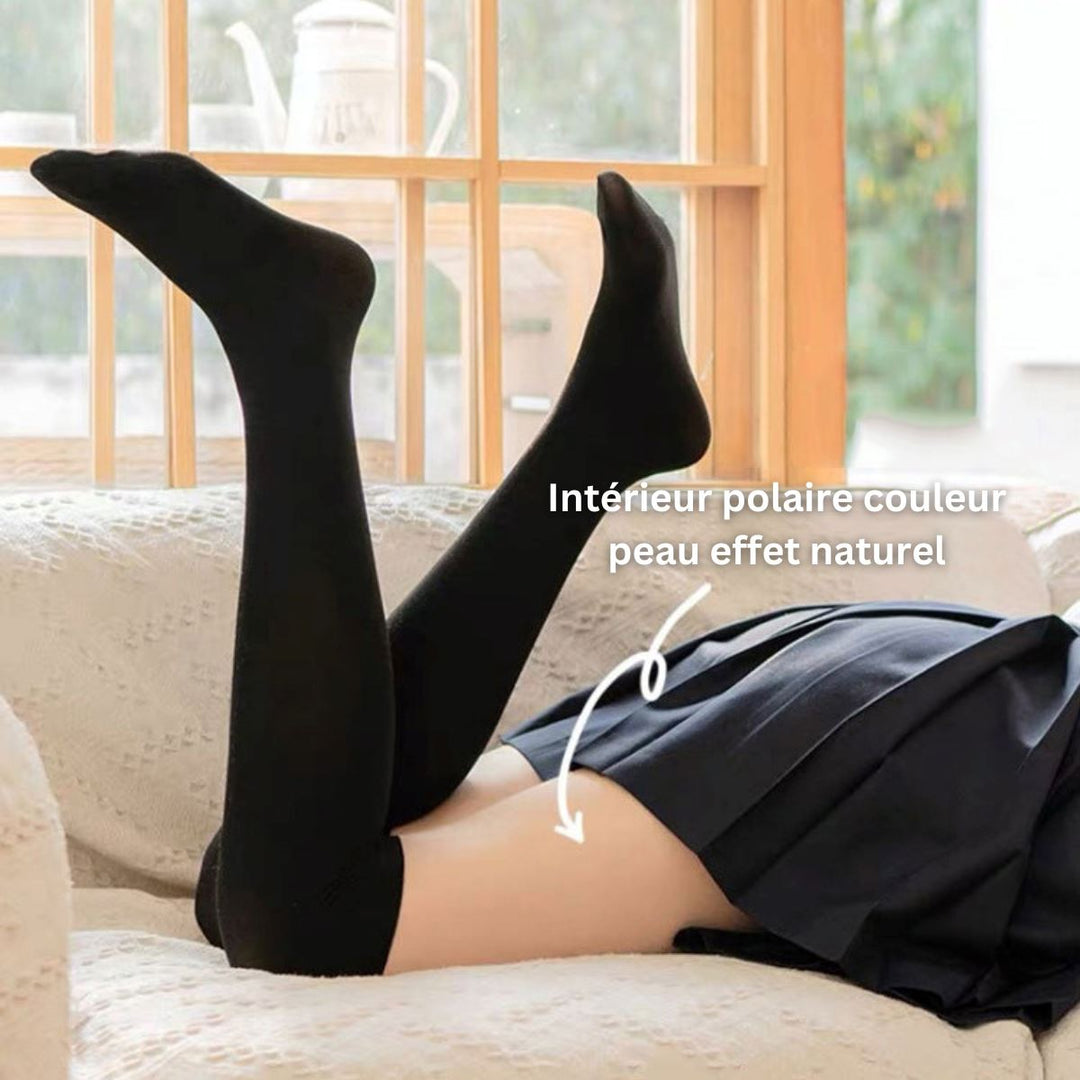 femme portant des collants noirs effet chaussettes hautes avec intérieur polaire pour un look élégant et confortable