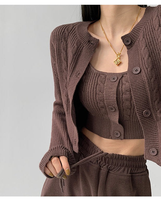 ensemble débardeur et gilet femme en tricot marron à boutons pour un look élégant et confortable