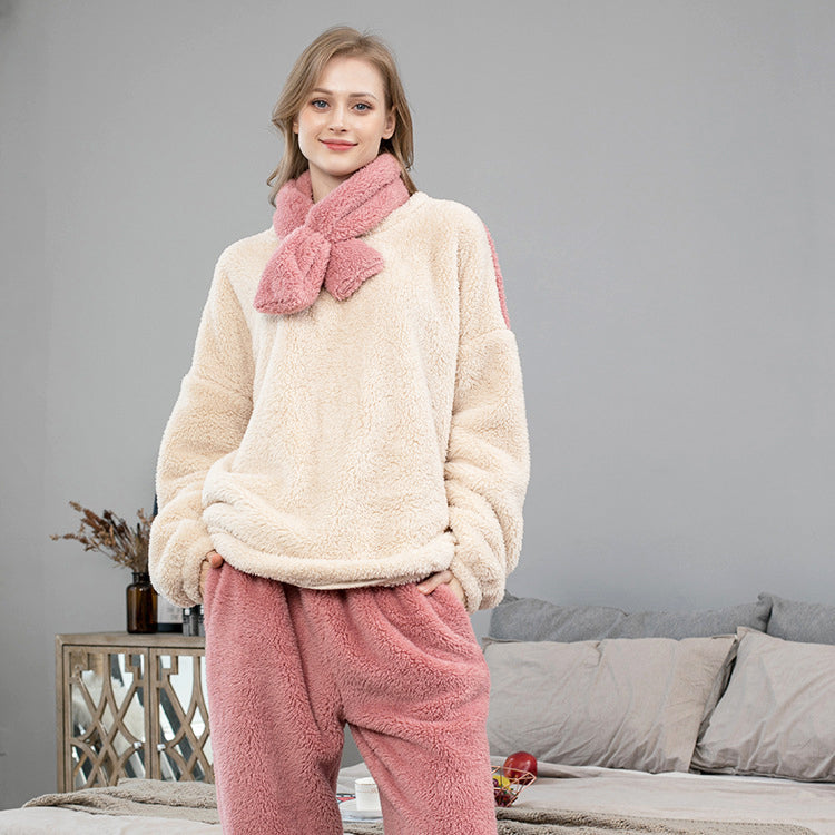 pyjama moumoute lisa confortable et douillet en laine polaire beige et rose idéal pour rester au chaud durant l'hiver