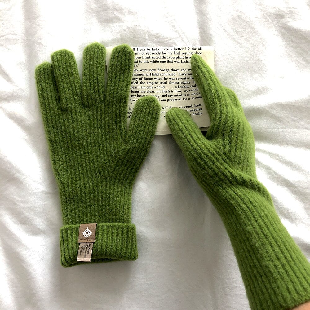 Femme portant Gants Tactiles Laine Vert - Les Petits Imprimés
