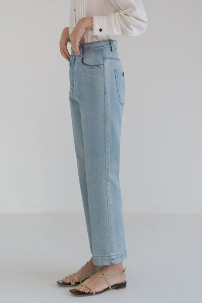 Femme portant Jean Large Taille Haute - Vanessa - Les Petits Imprimés