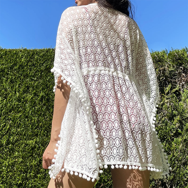 kimono blanc en dentelle pour la plage, parfait pour l'été et les journées ensoleillées, élégant et léger