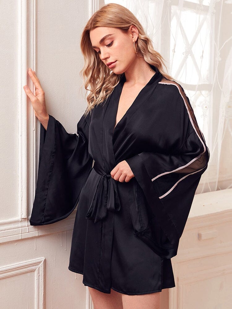 peignoir noir en satin pour femme, modèle zoé, avec manches longues et coupe élégante, idéal pour un look sophistiqué