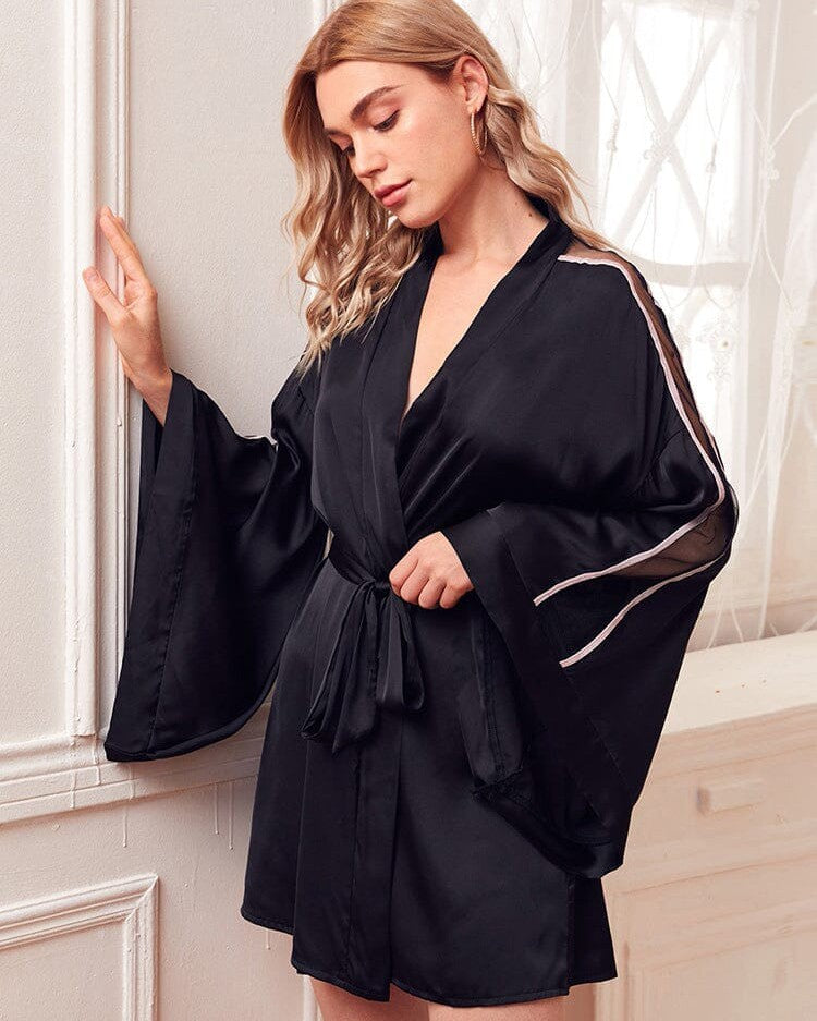 peignoir noir en satin pour femme, modèle zoé, avec manches longues et coupe élégante, idéal pour un look sophistiqué