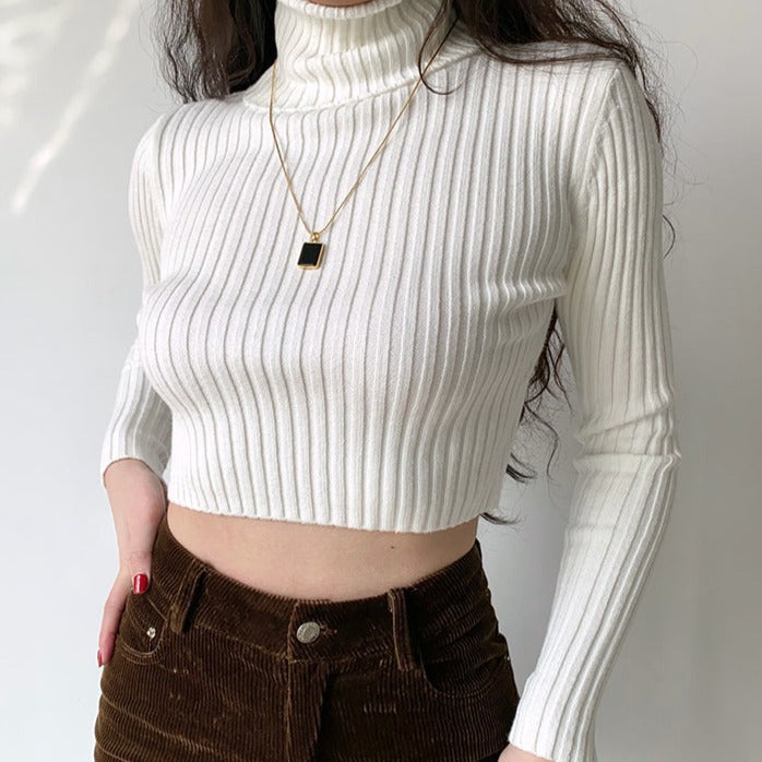 pull court col roulé blanc en tricot côtelé avec manches longues, parfait pour l'automne et l'hiver, modèle anna élégant