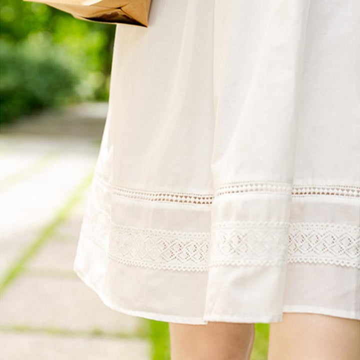 robe blanche yveline en coton pour femme, élégante et légère, parfaite pour les journées ensoleillées et occasions spéciales