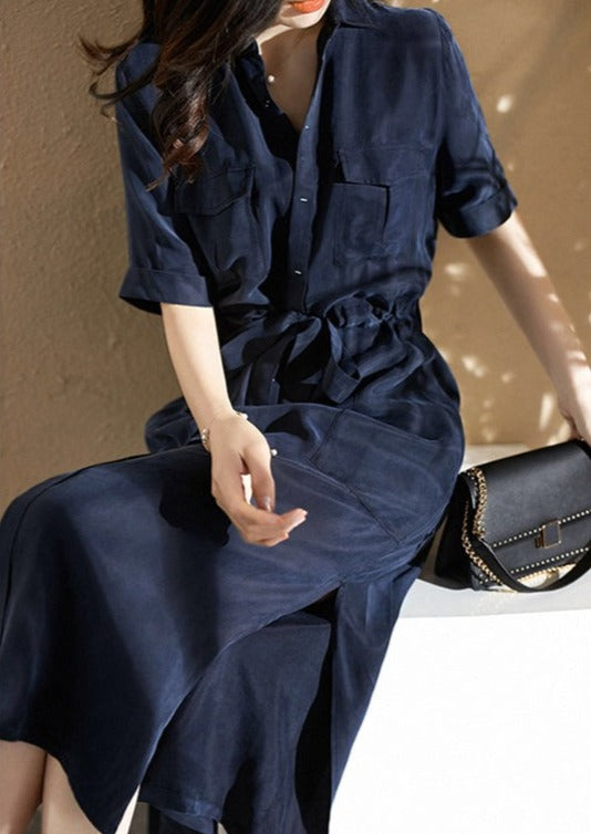 robe chemise bleu marine élégante mi-longue pour femme, modèle constance, manches courtes avec ceinture pour un look chic