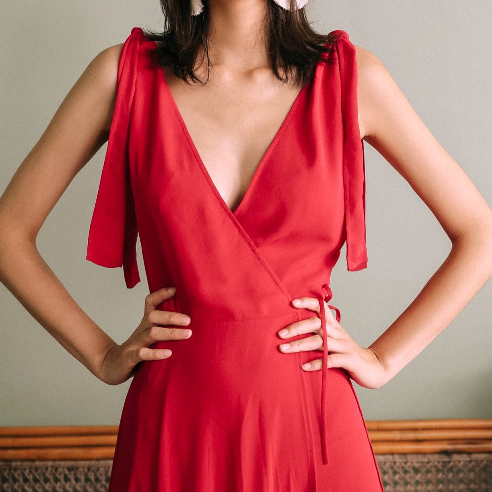 robe longue rouge irina pour femmes avec décolleté en v et bretelles nouées parfait pour une occasion spéciale