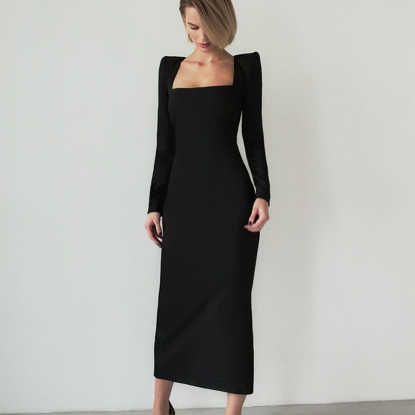 Robe noire chic mi longue avec manches longues élégantes et décolleté carré, idéale pour une tenue élégante et sophistiquée.