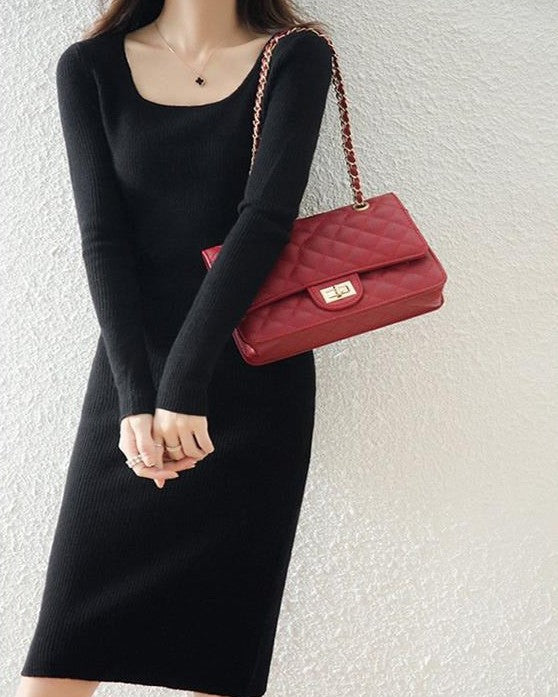 robe pull en laine noire modèle noéline avec sac rouge à bandoulière élégante ונχak, idéal pour l'hiver