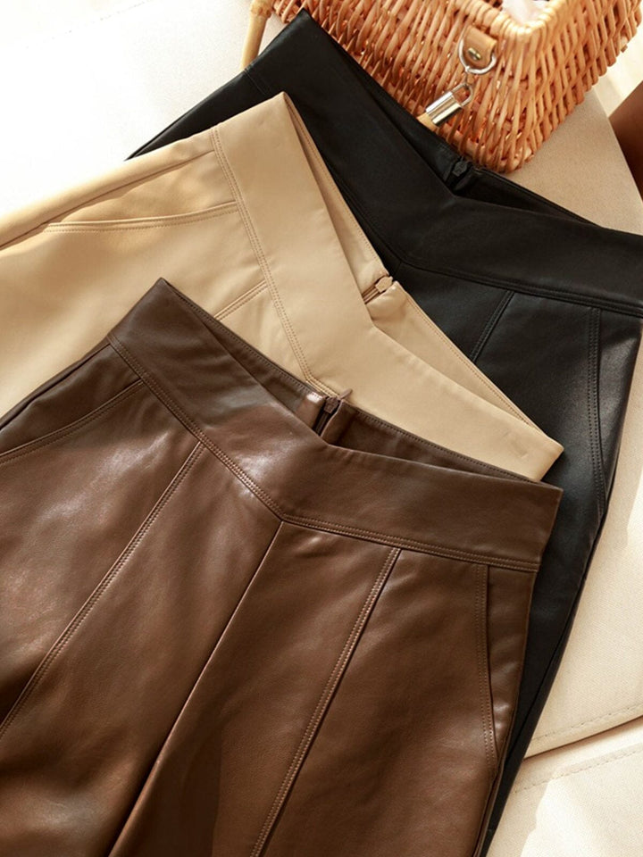 short en simili cuir pour femme en trois couleurs : noir, beige et marron, disponible sur le site de Chloé